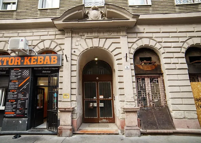 Cityscape Budget Wesselenyi Lägenhet